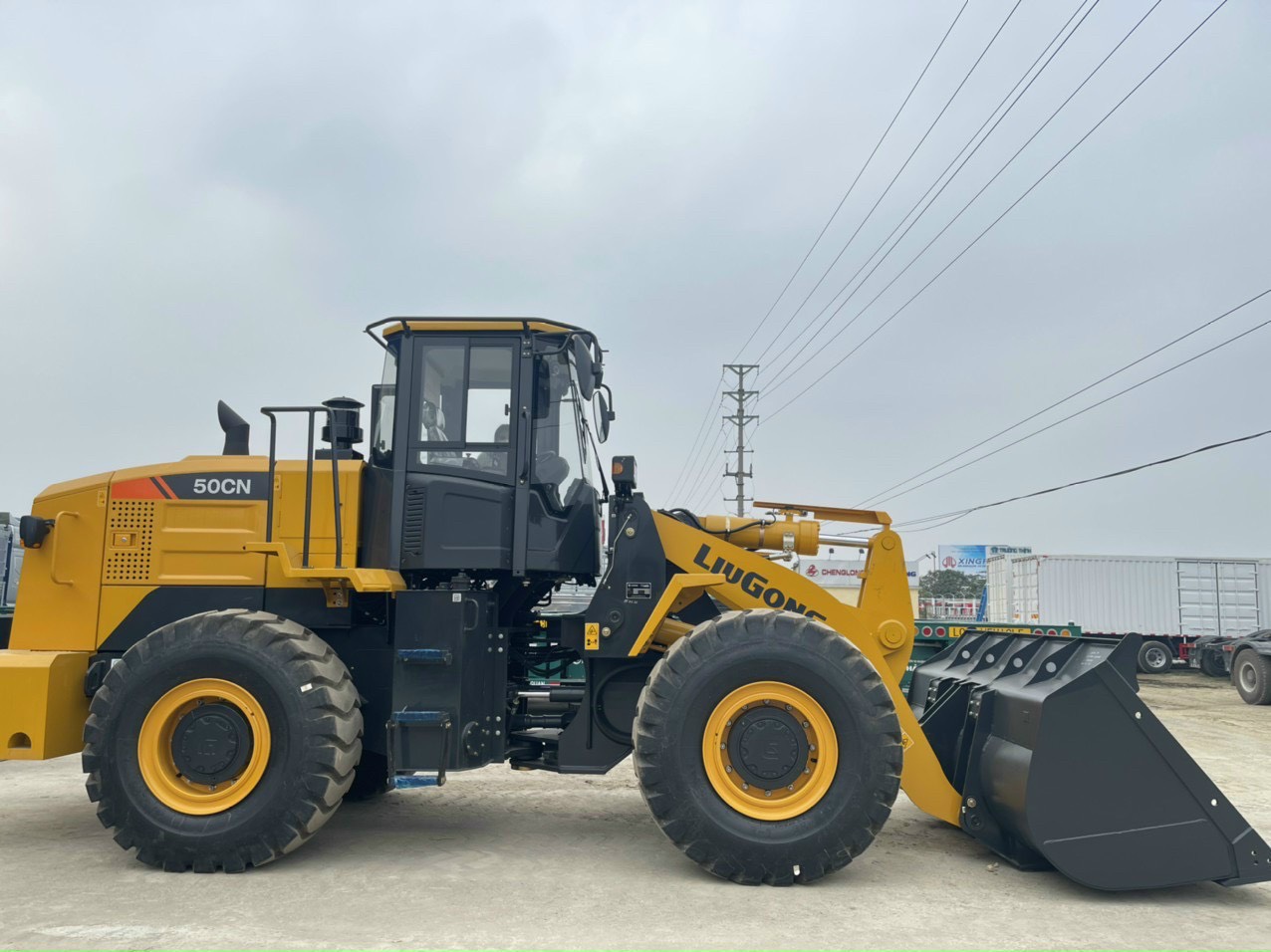 Máy Xúc Lật LiuGong ZL50CN 2 Tầng Đổ - Giải Pháp Tối Ưu Cho Công Trình Đổ Cao